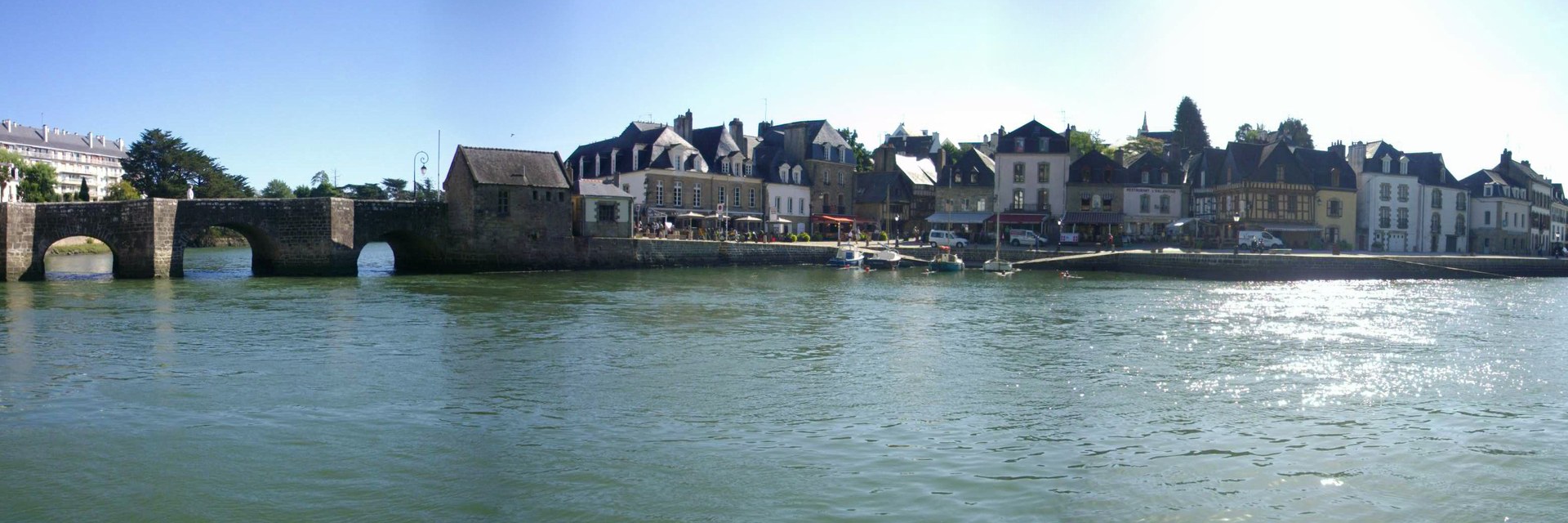 Port de Saint Goustan à Auray en lumière dorée de fin de journée